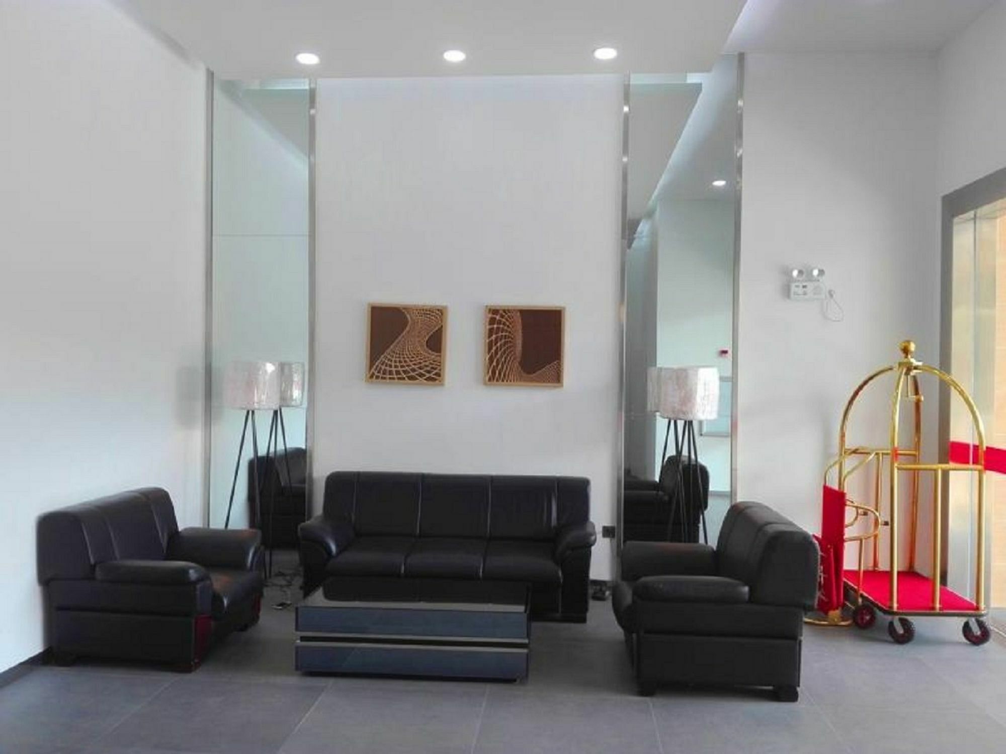 Eastland Hotel & Apartment Phnom Penh Ngoại thất bức ảnh