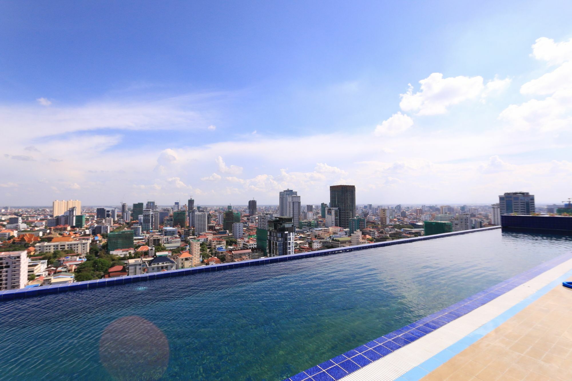 Eastland Hotel & Apartment Phnom Penh Ngoại thất bức ảnh