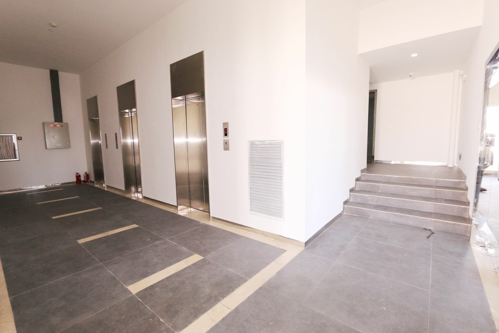 Eastland Hotel & Apartment Phnom Penh Ngoại thất bức ảnh