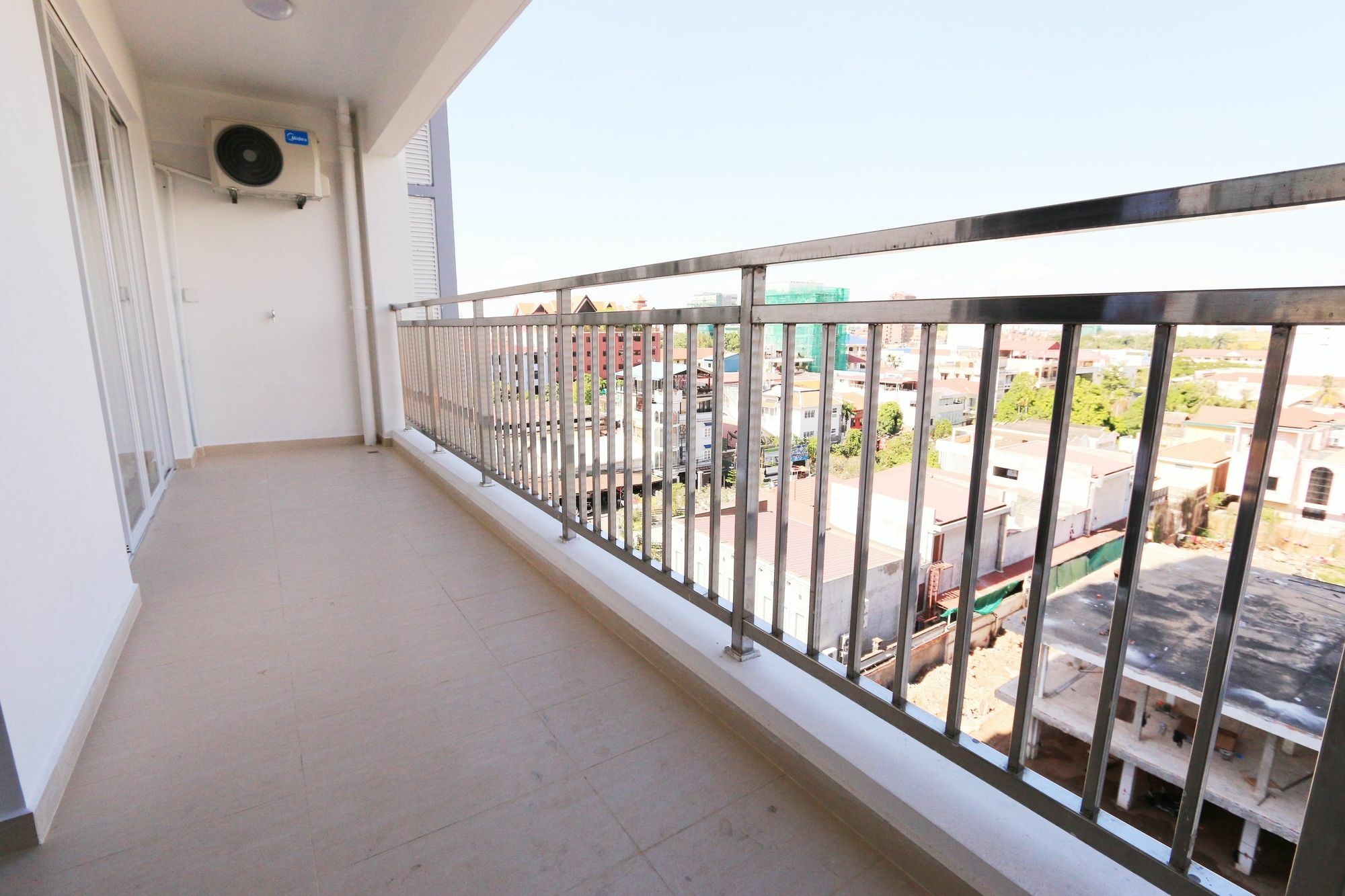 Eastland Hotel & Apartment Phnom Penh Ngoại thất bức ảnh
